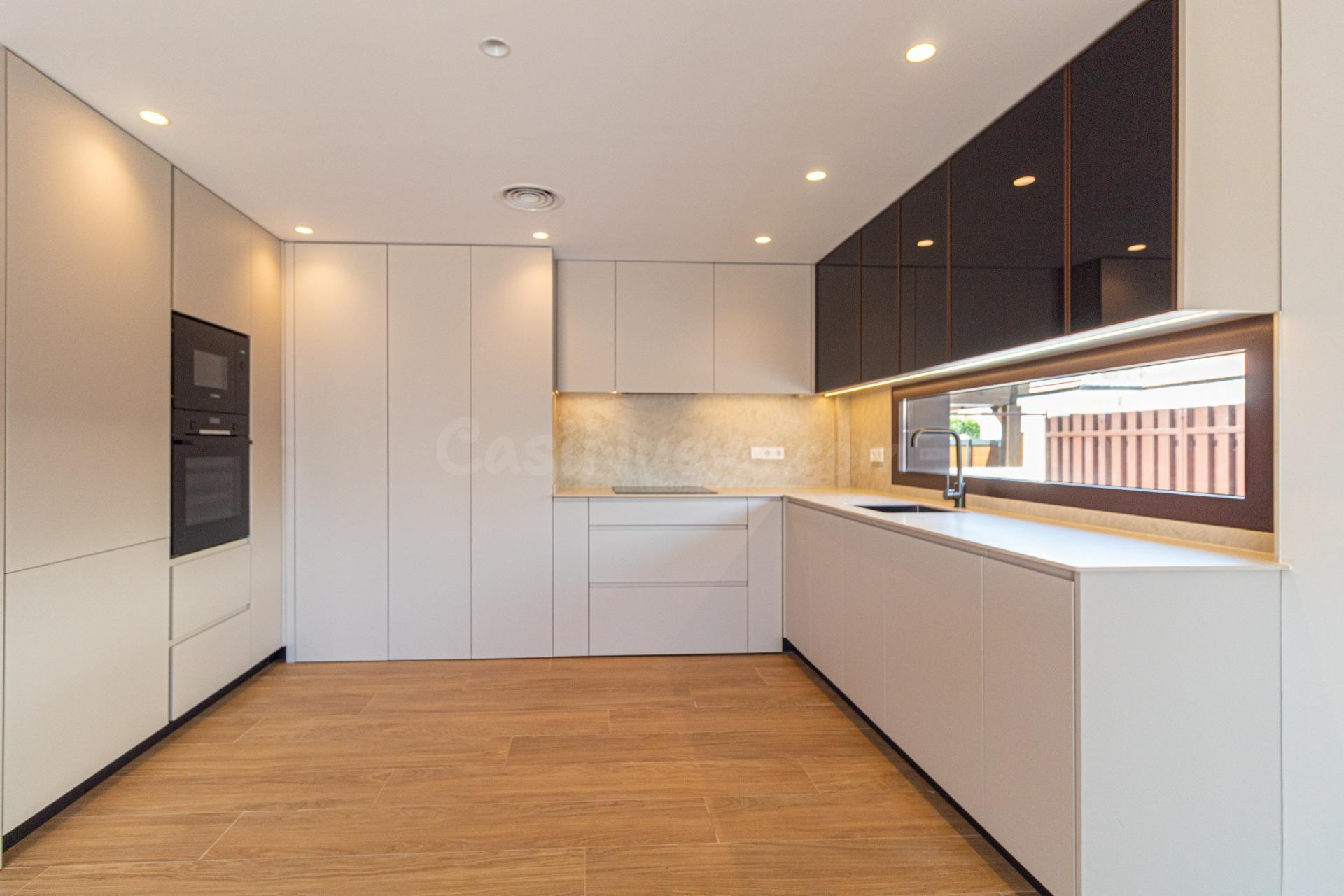 VILLA MODERNA DE 3 DORMITORIOS Y 2 BAÑOS EN LO PAGAN (SANTIA - foto 2