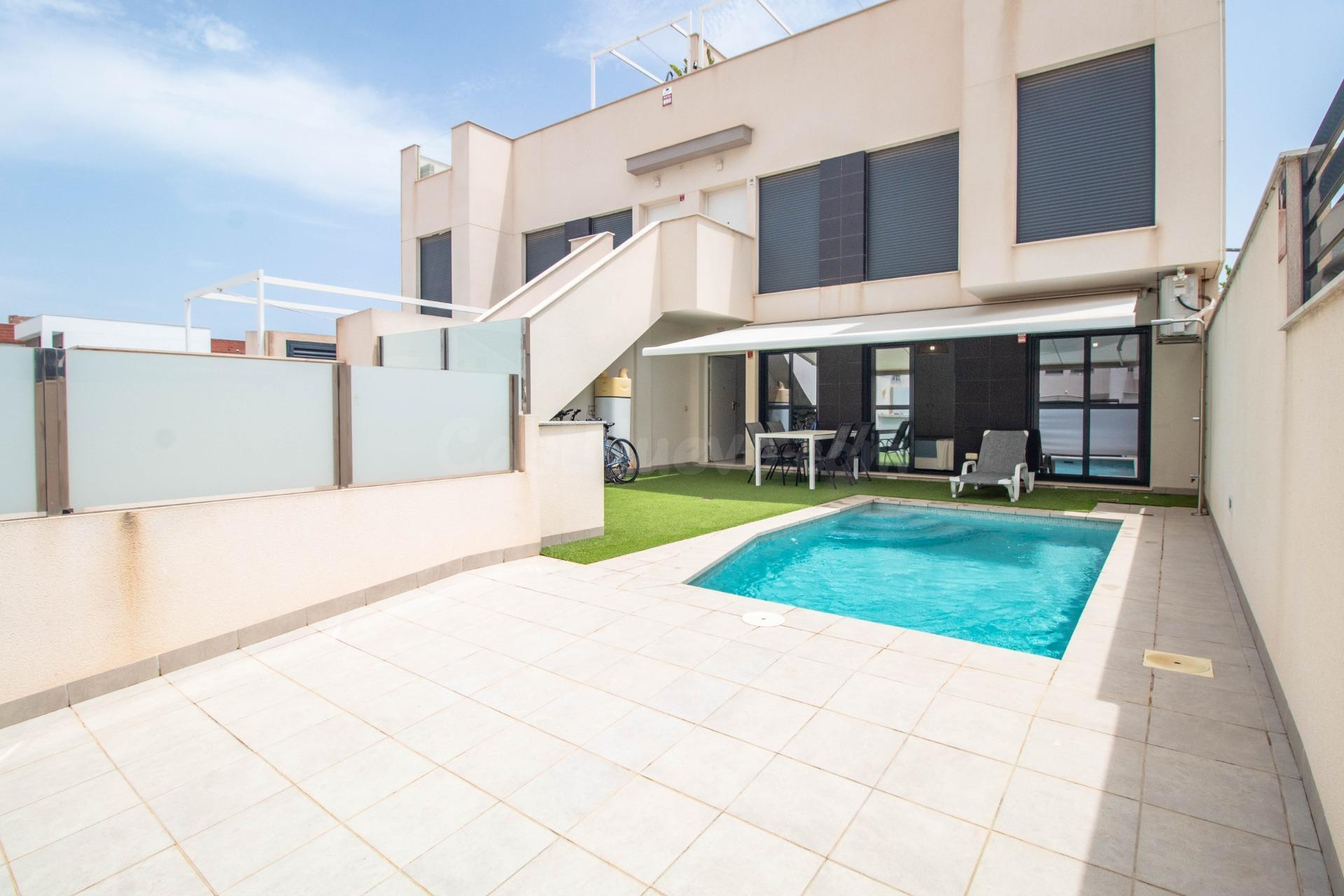 BUNGALOW DE 2 DORMITORIOS Y 2 BAÑOS EN SAN PEDRO DEL PINATAR (LO PAGAN)