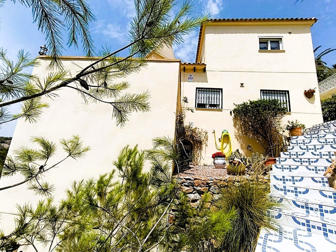 ¡Gran Oportunidad! Villa de Ensueño a Solo 635.000 € en Orihuela Costa