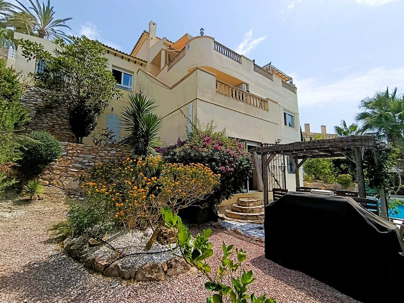 ¡Gran Oportunidad! Villa de Ensueño a Solo 635.000 € en Orih - foto 3
