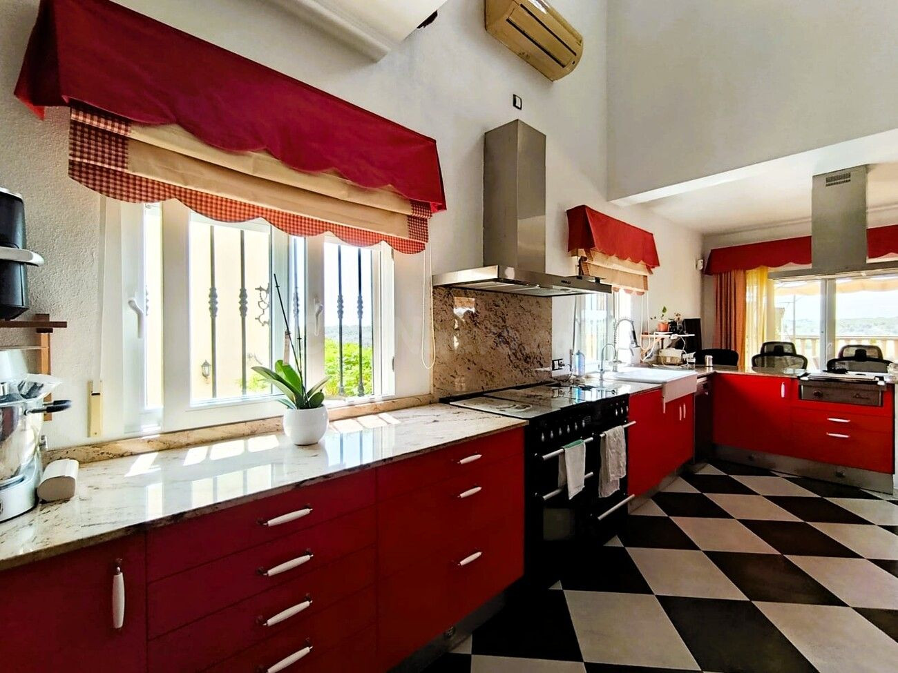 ¡Gran Oportunidad! Villa de Ensueño a Solo 635.000 € en Orih - foto 4
