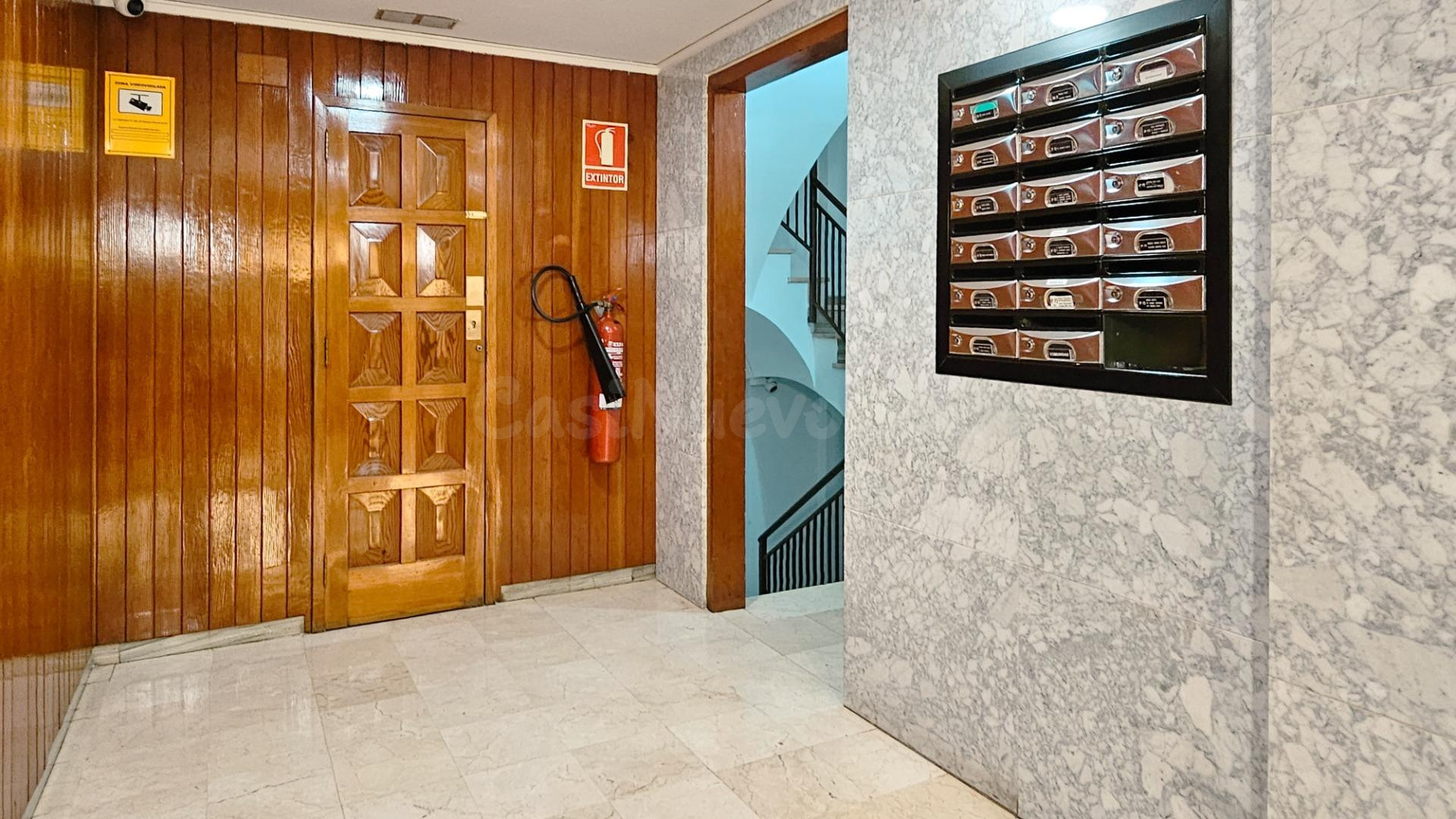 AMPLIO PISO EN CIUTAT DE LAVAL, GANDIA – 4 habitaciones - foto 4