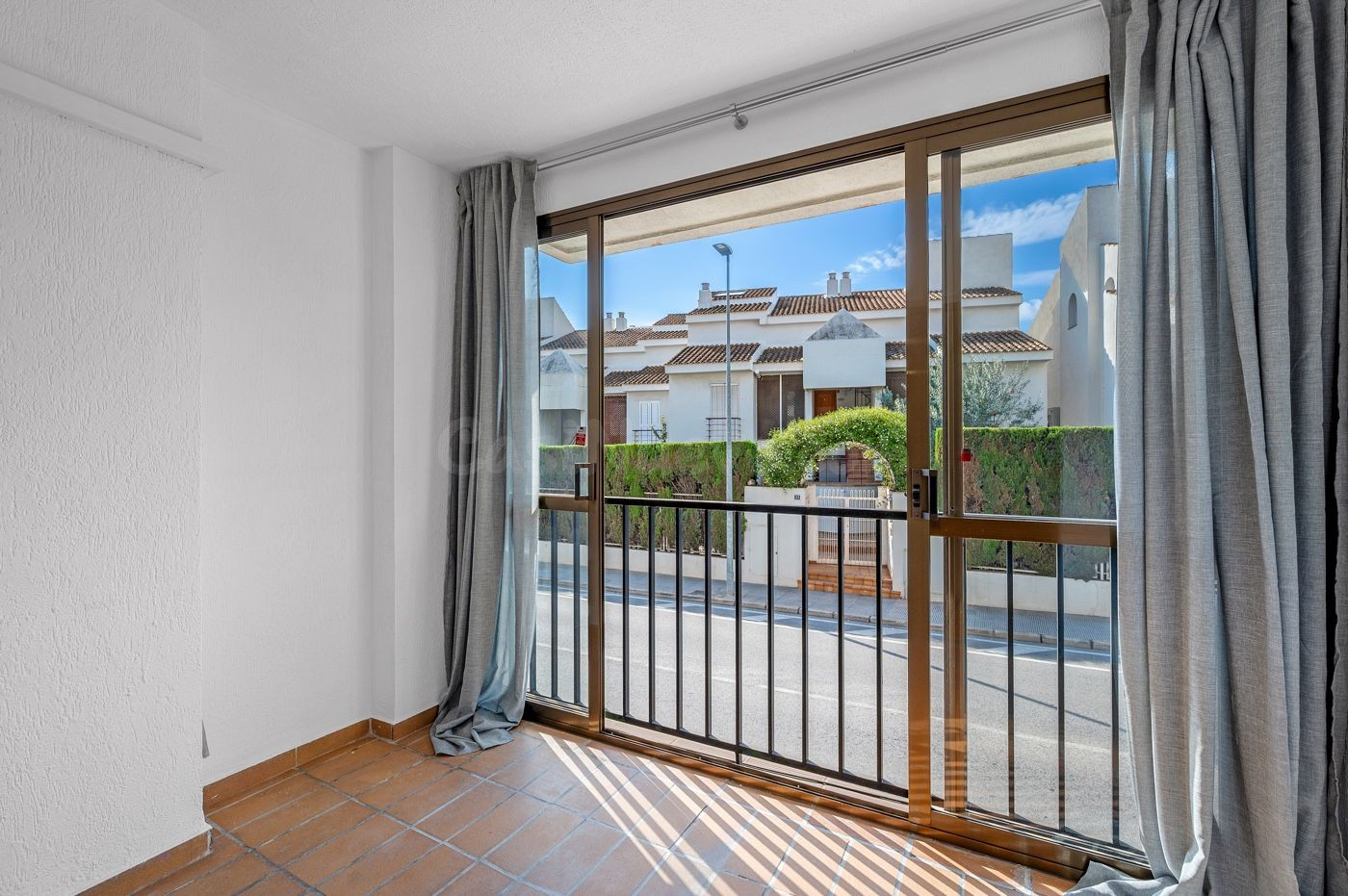 Apartamento 1 habitación 52m² en venta - 1a linea - foto 2