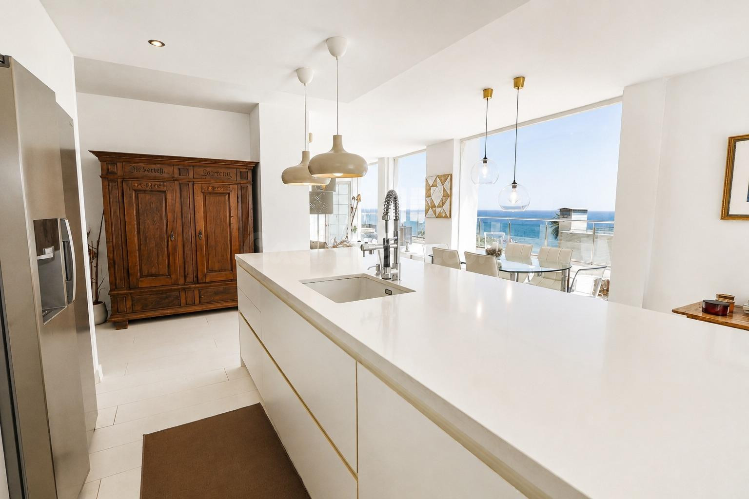Ático con gran terraza y vistas al mar - foto 4