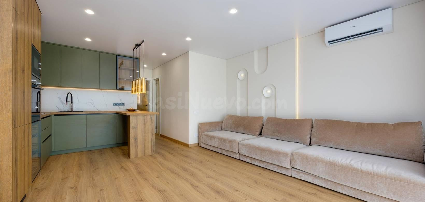 Apartamento en segunda línea totalmente reformado en Torrevieja.