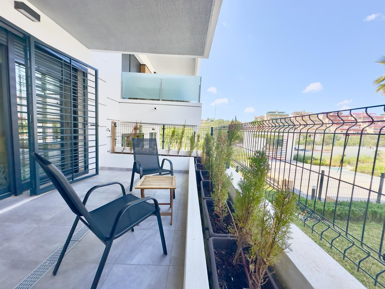 APARTAMENTOS DE 2 DORMITORIOS Y 1 BAÑO EN PLANTA BAJA EN URB - foto 4