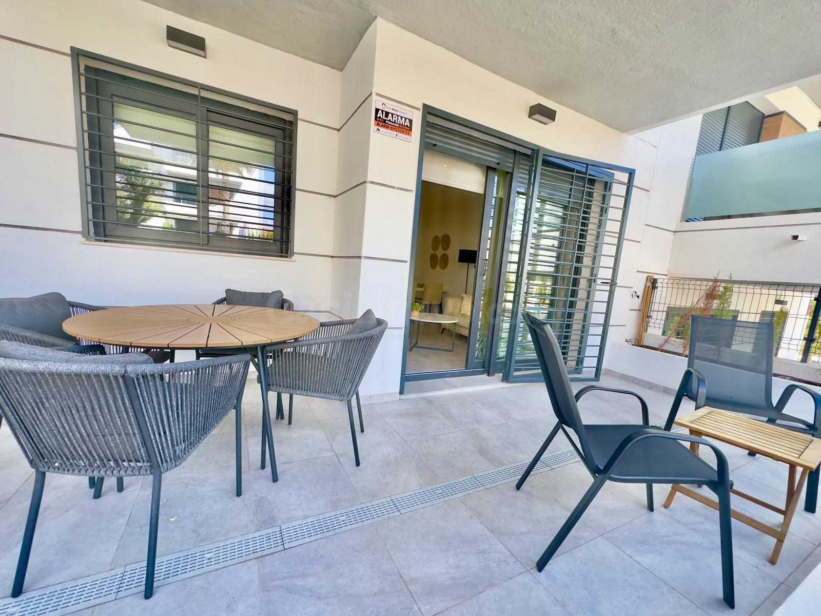 APARTAMENTOS DE 2 DORMITORIOS Y 1 BAÑO EN PLANTA BAJA EN URB - foto 5