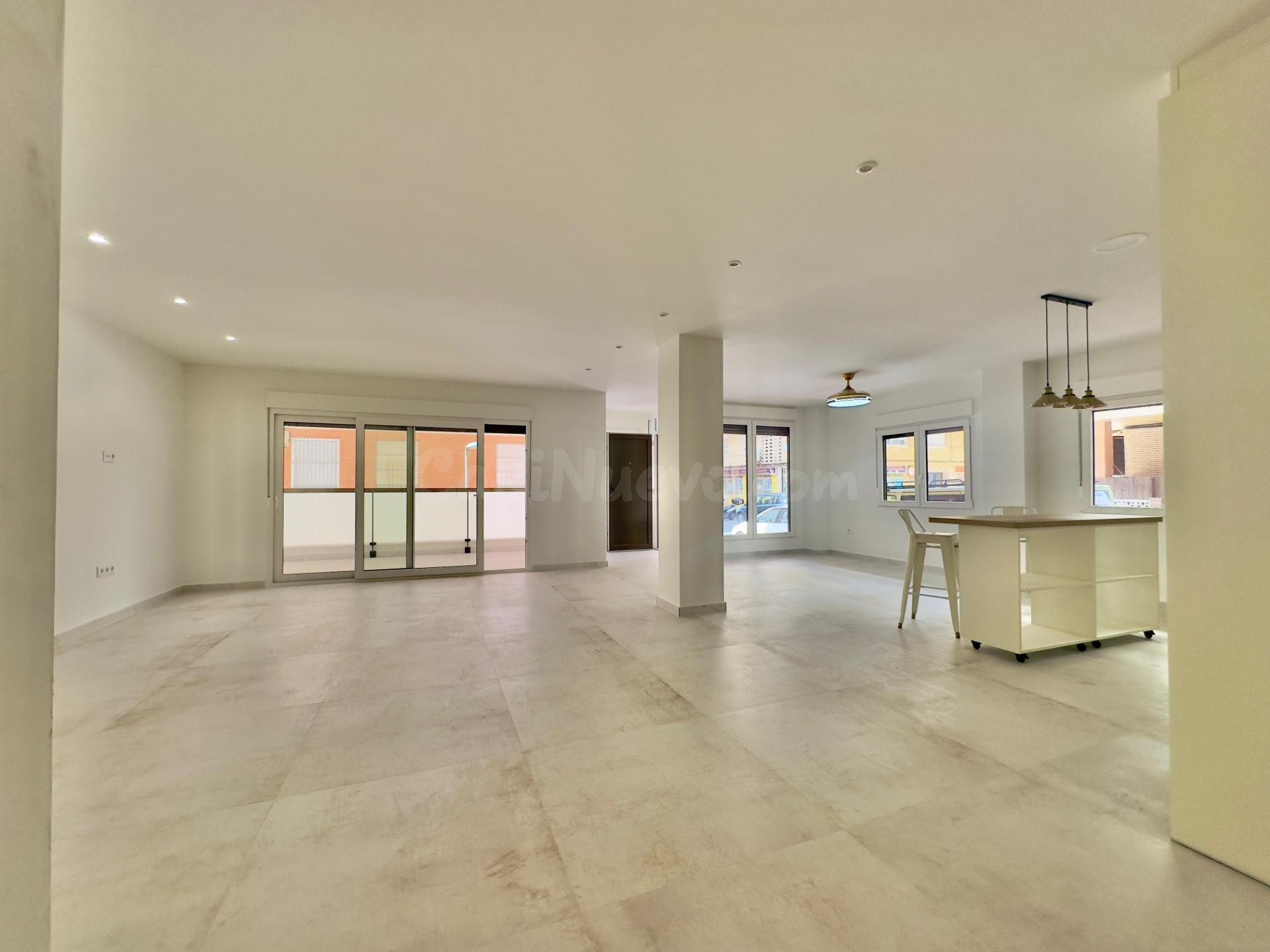 APARTAMENTO REFORMADO DE 3 DORMITORIOS Y 2 BAÑOS EN TORREVIE - foto 2
