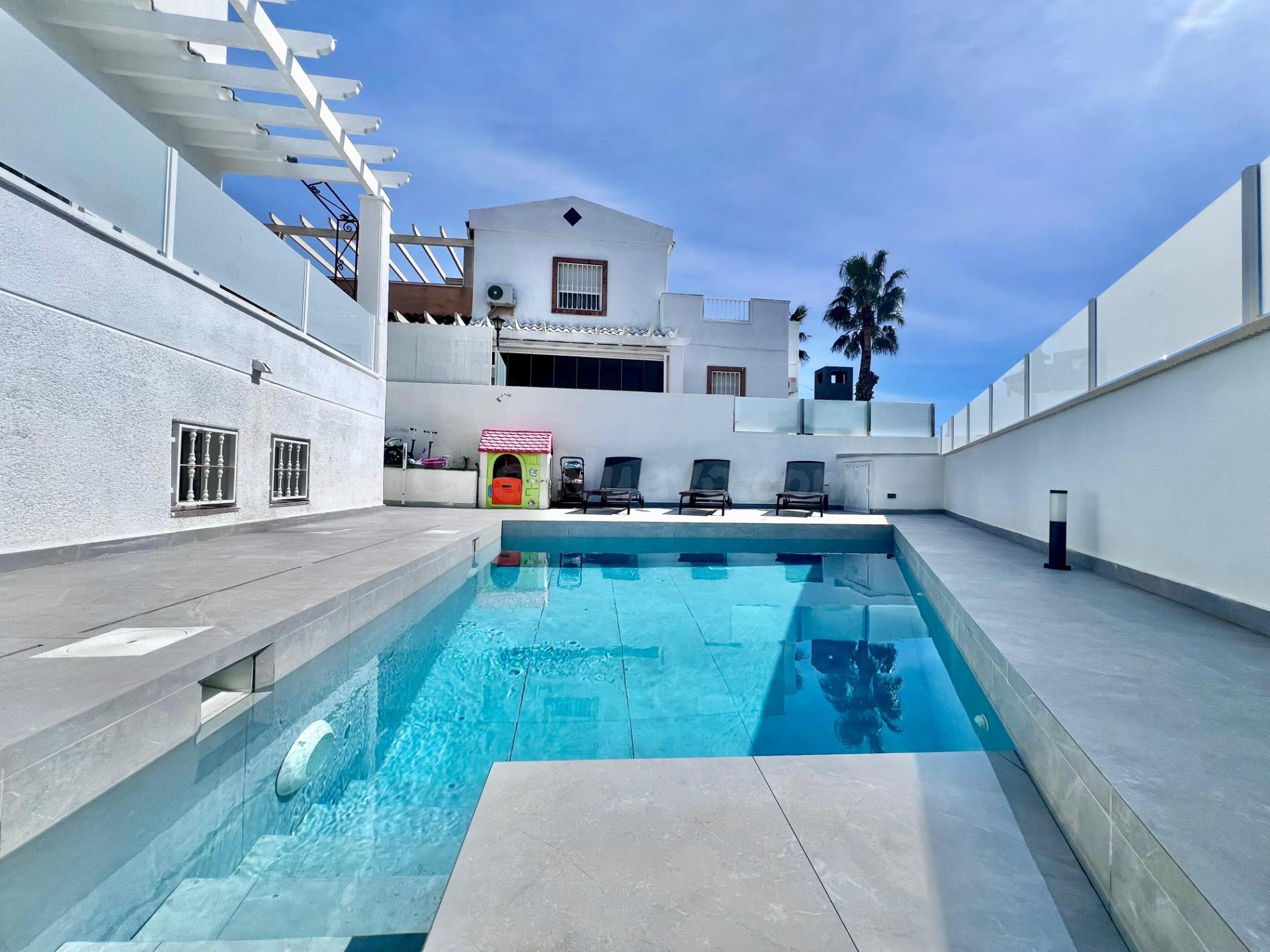 VILLA DE 5 DORMITORIOS Y 4 BAÑOS EN SAN MIGUEL DE SALINAS (A - foto 2