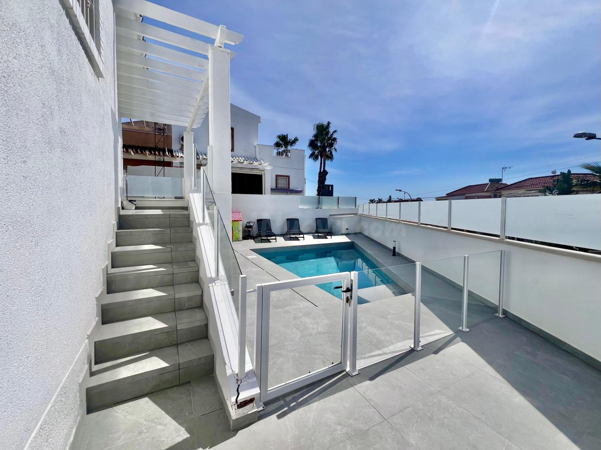 VILLA DE 5 DORMITORIOS Y 4 BAÑOS EN SAN MIGUEL DE SALINAS (A - foto 4