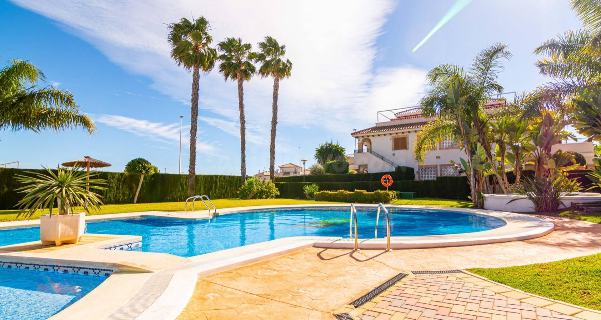 BUNGALOW DE 2 DORMITORIOS 1 BAÑO EN ZENIA-MAR ( ORIHUELA COSTA ) PUNTA PRIMA