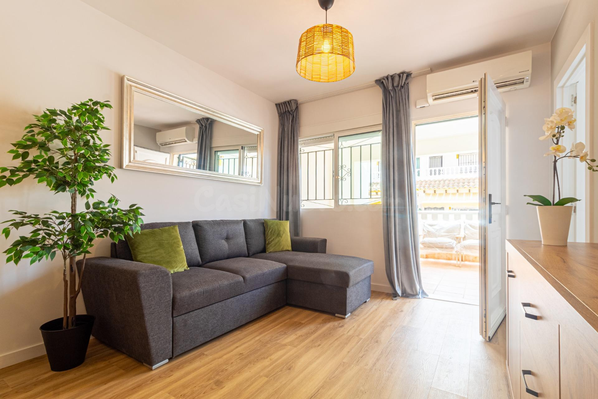 ADOSADO DE 3 DORMITORIOS 2 BAÑOS EN LOS ALTOS ( ORIHUELA COSTA )
