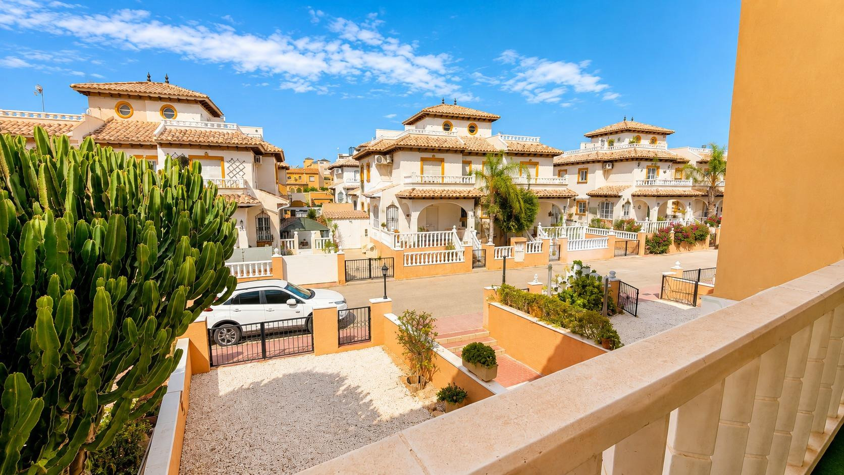 Piso reformado de 2 dormitorios con terraza y 2 piscinas en  - foto 2