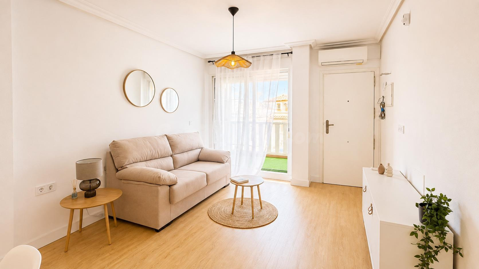 Piso reformado de 2 dormitorios con terraza y 2 piscinas en  - foto 3