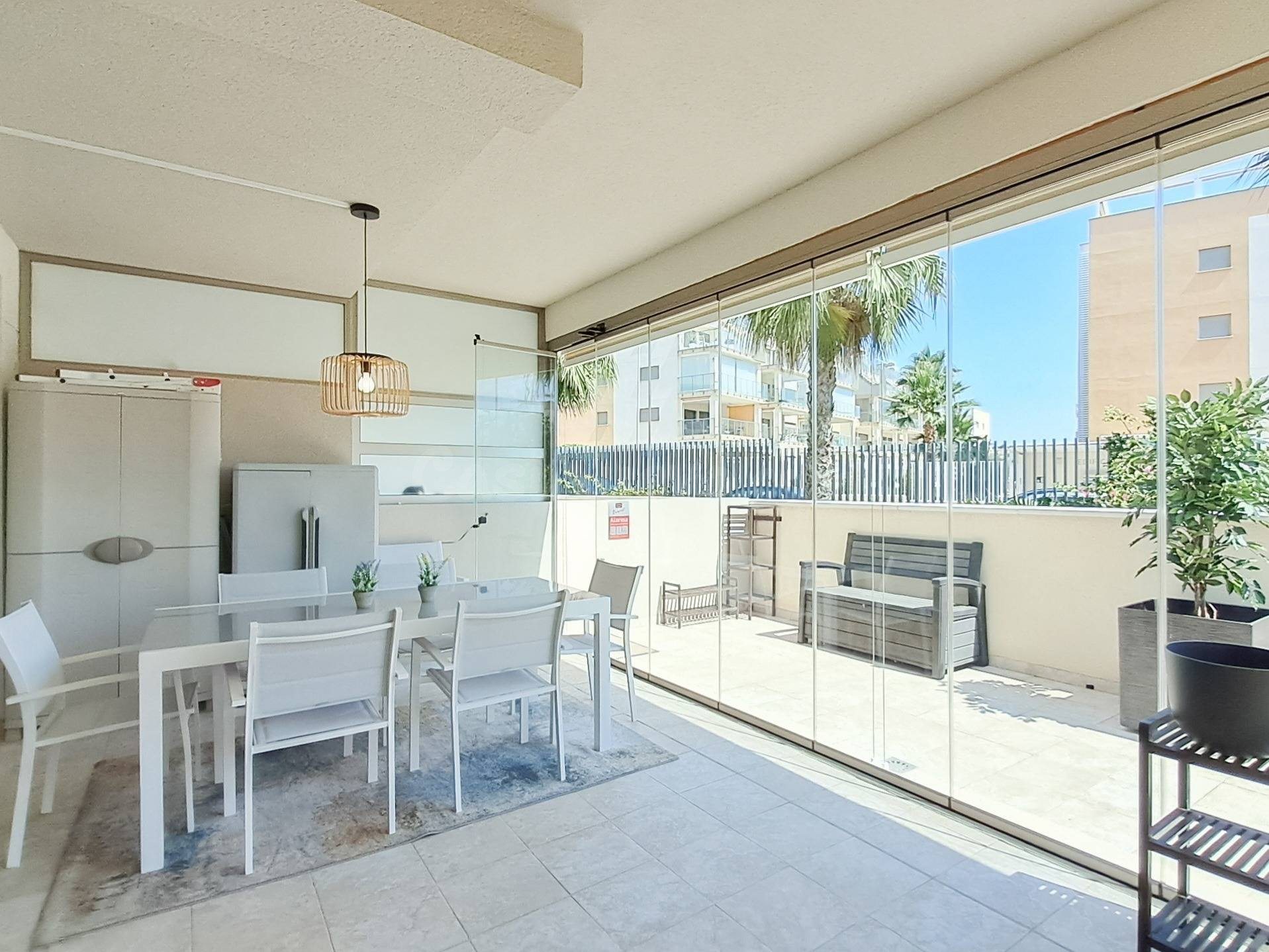 Amplio Apartamento de 3 dormitorios y 2 baños en Esquina en Planta Baja en Orihuela Costa (Los Dolses) - Green Hills