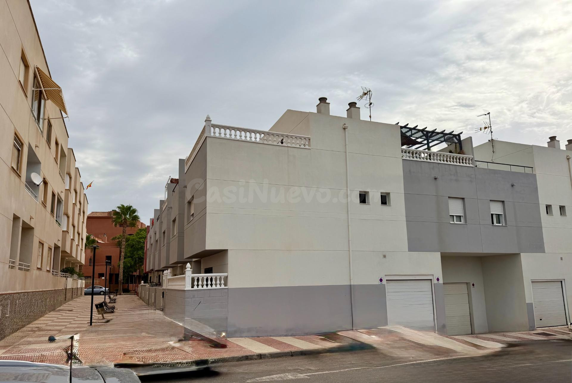 Chalet pareado tipo tríplex de 266 m2 con 4 dormitorios, ter - foto 3