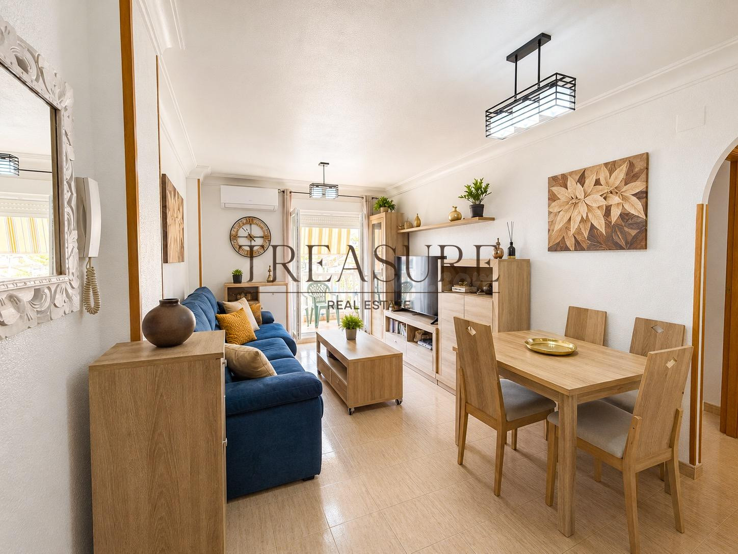 Apartamento en primera línea de mar con plaza de garaje, dos piscinas y orientación sur – Villa Cristal, Playa Paraíso