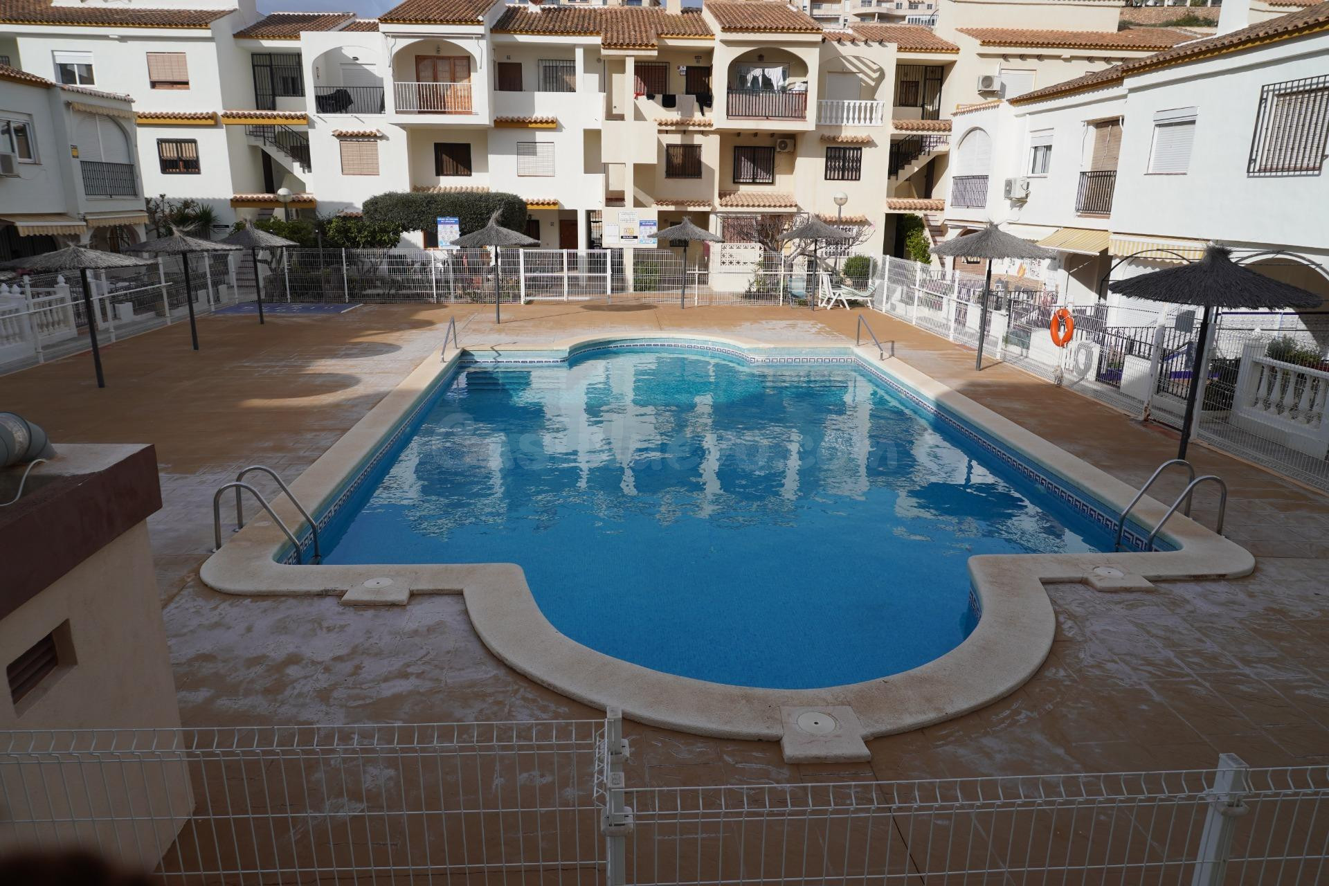 DÚPLEX CON PISCINA PARA TODO EL AÑO - foto 3