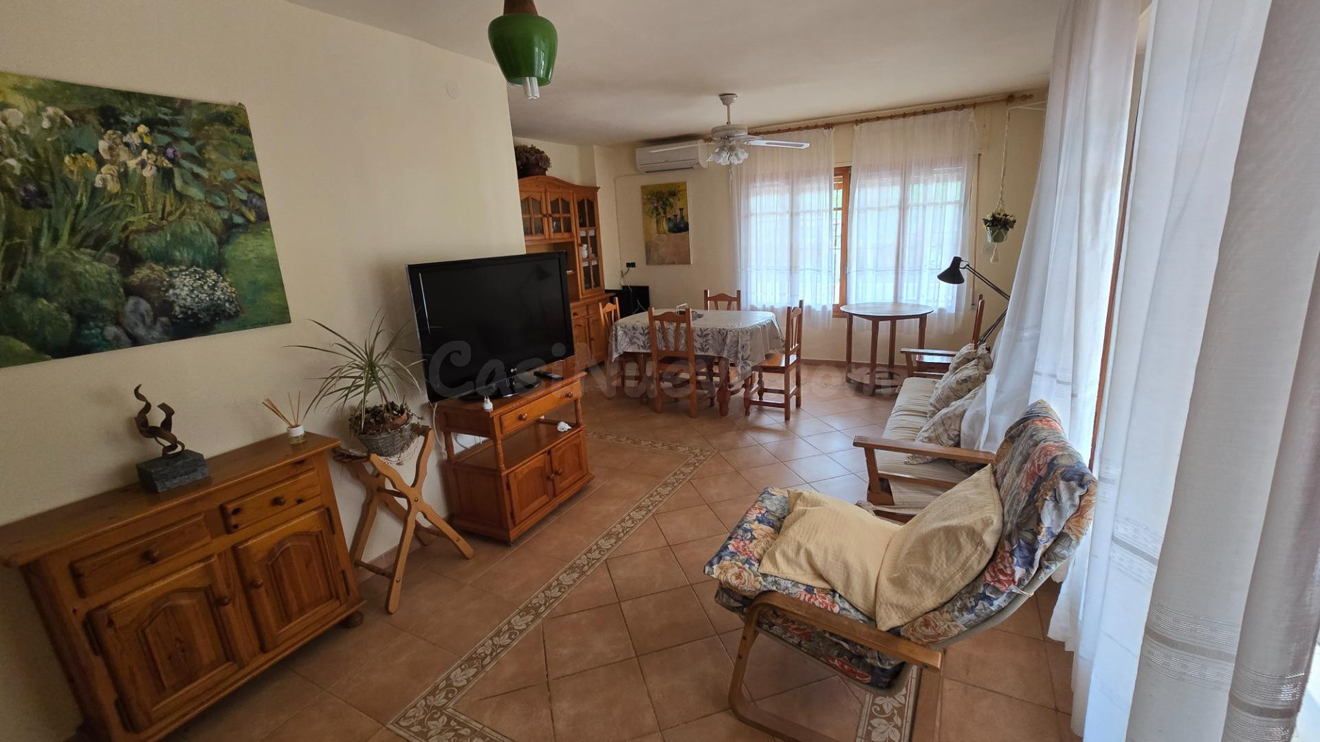 Chalet independiente con gran parcela, jardín y amplias zona - foto 4