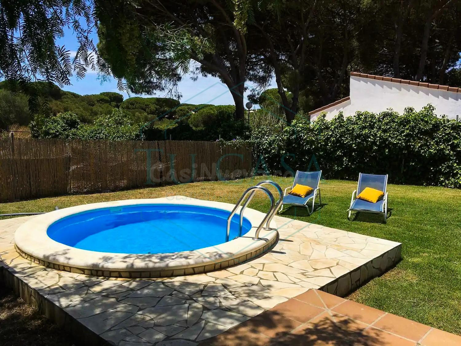 Acogedora vivienda de madera en alquiler de larga duración cerca de La Barrosa