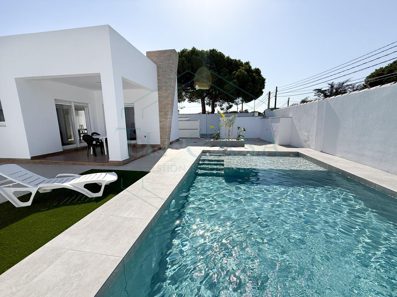 Vivienda de diseño en alquiler de larga duración cerca de La Barrosa