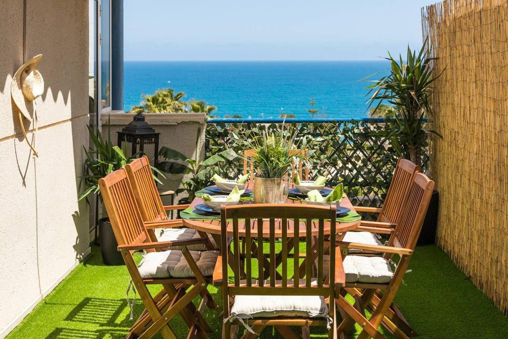 Impecable Chalet en El Campello con Piscina Privada y Amplio