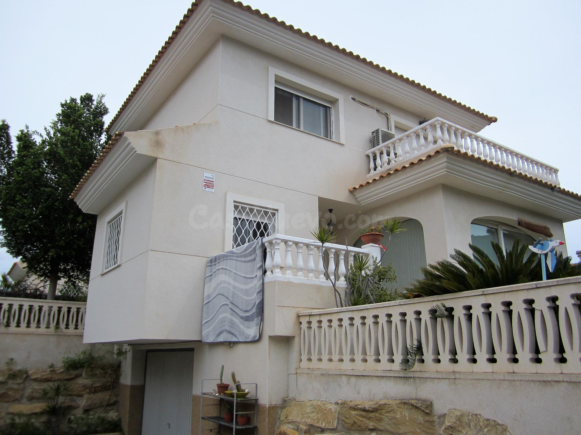 Impecable Chalet en El Campello con Piscina Privada y Amplio - foto 3