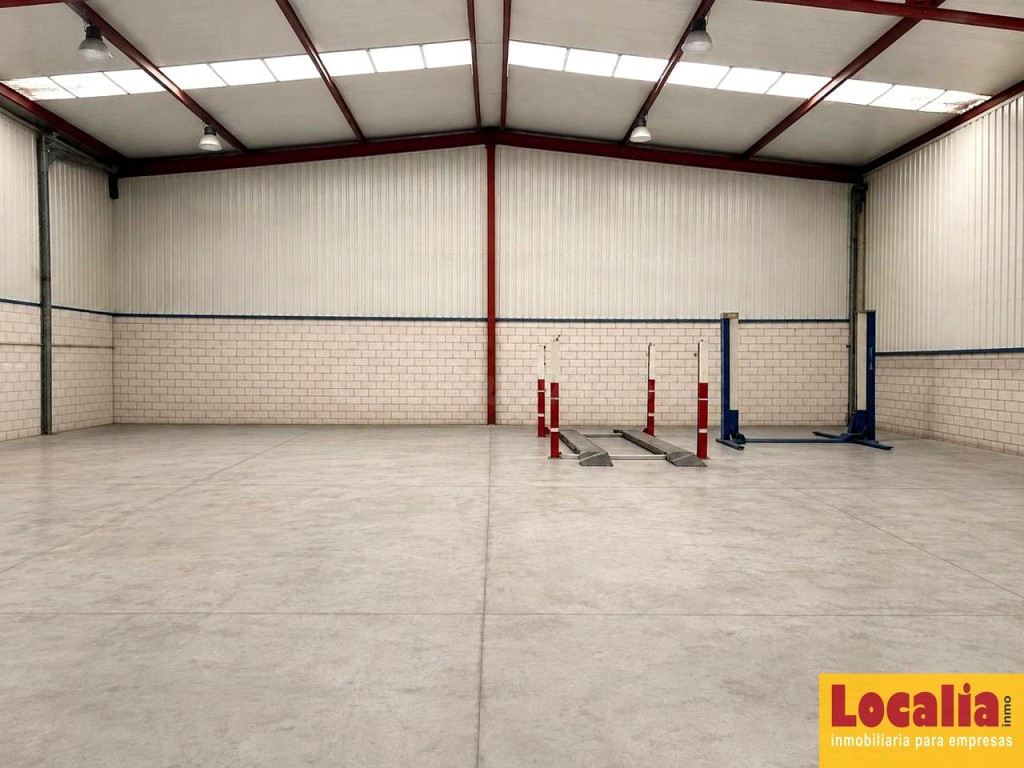 Nave Industrial en venta en Cartes de 1328 m2 - foto 3