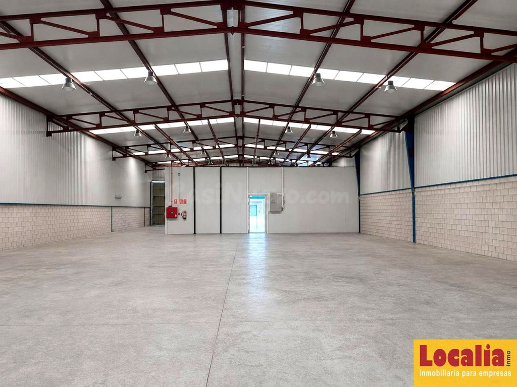 NAVE INDUSTRIAL CON INSTALACIONES FRIGORIFICAS CARTES