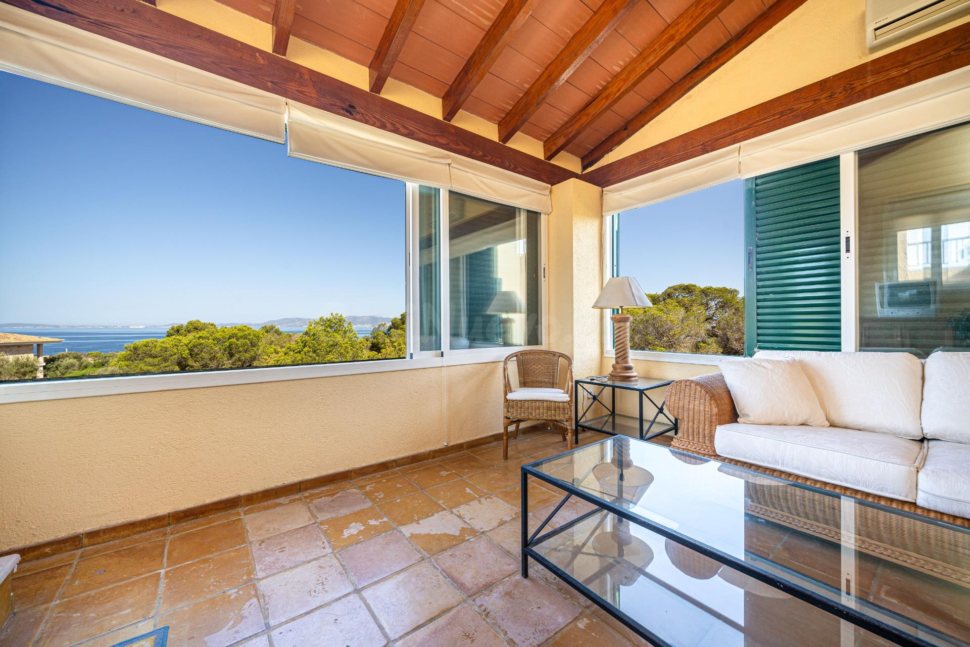 Exclusiva vivienda con jardín y piscina privada en Son Verí Nou