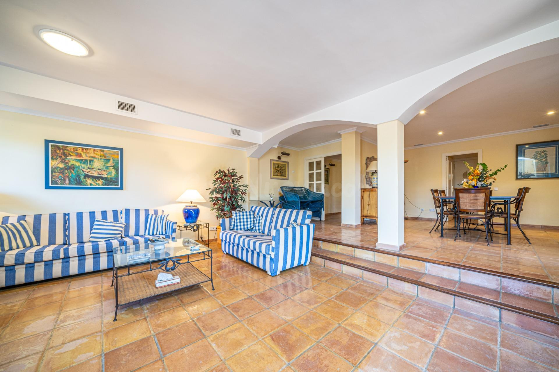 Exclusiva vivienda con jardín y piscina privada en Son Verí  - foto 2