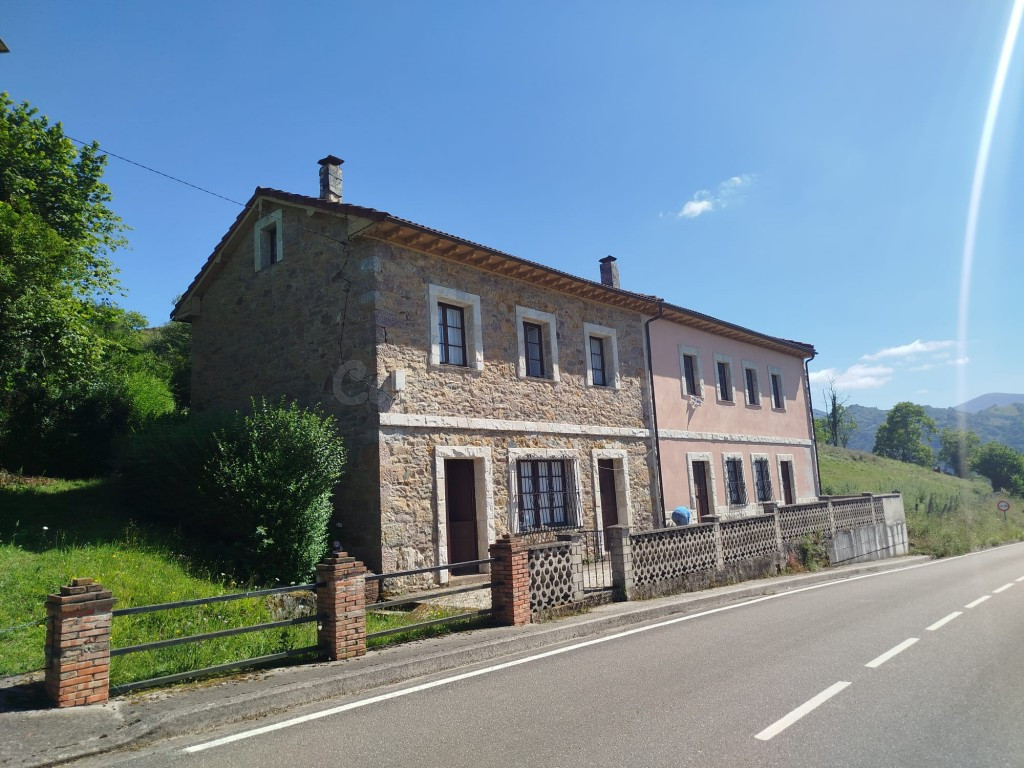 Casa de pueblo en Venta en Perlavia Asturias