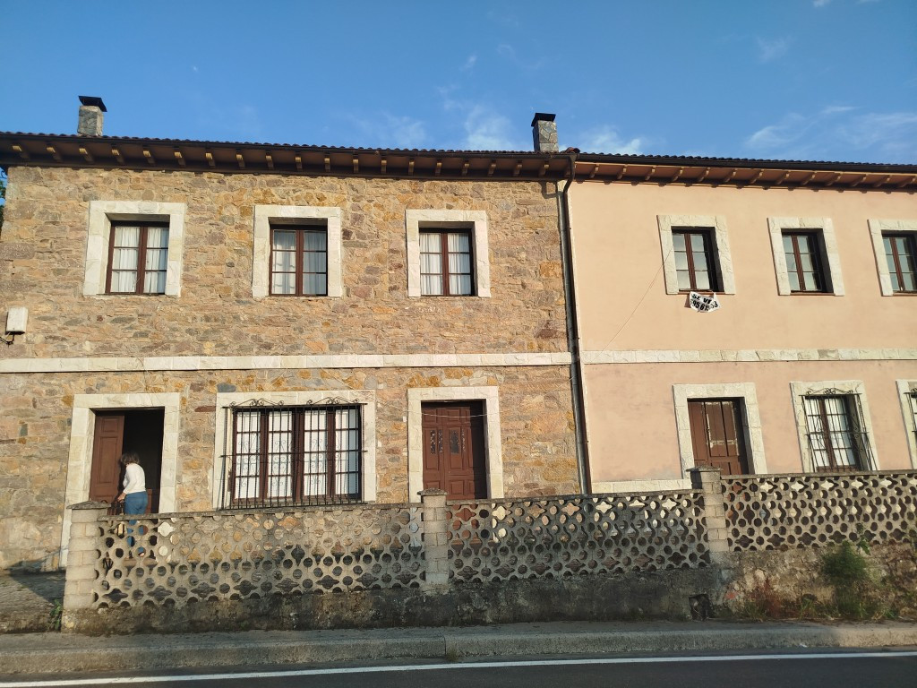 Casa de pueblo en Venta en Perlavia Asturias - foto 2