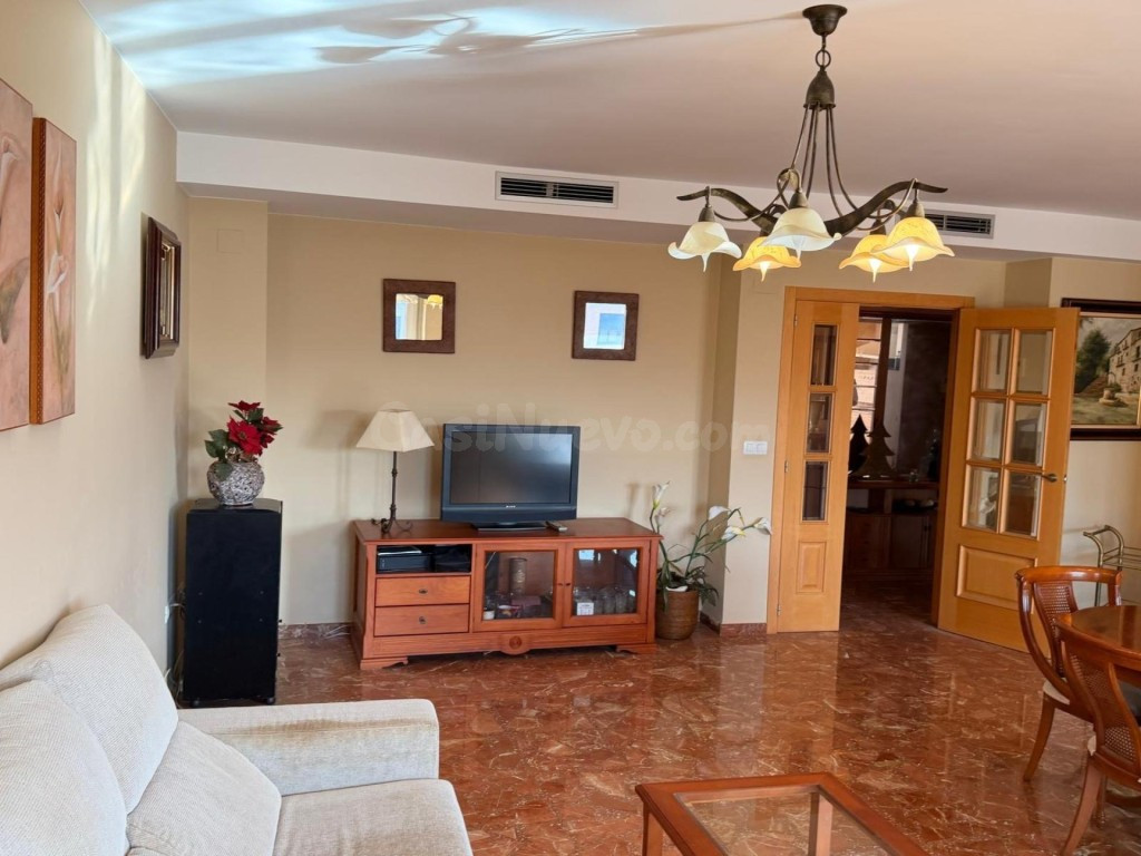 Ático dúplex con terrazas, garaje y trastero - foto 3