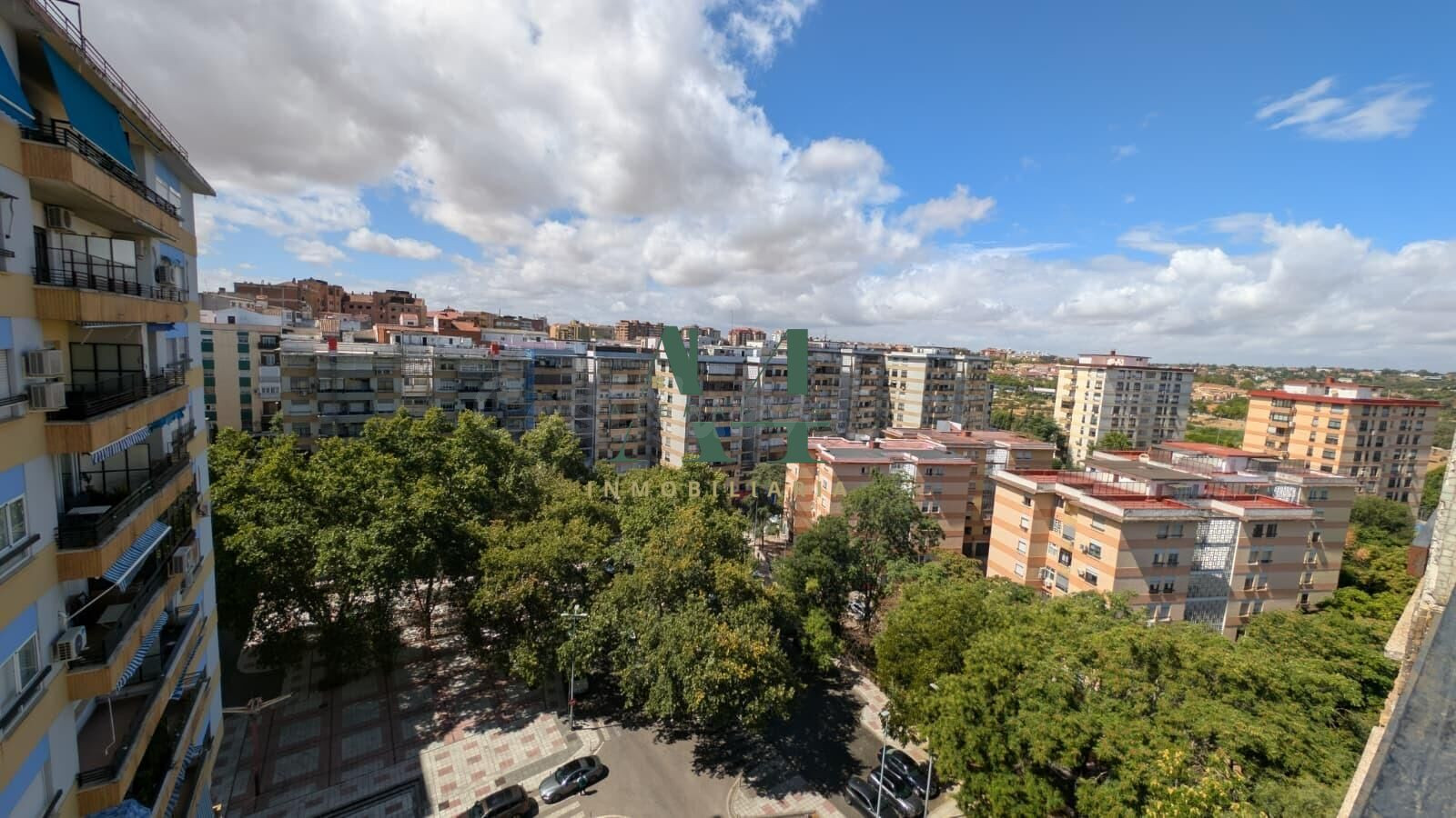 Amplio y Luminoso Piso en el Corazón de Cáceres - €980/mes.  - foto 3