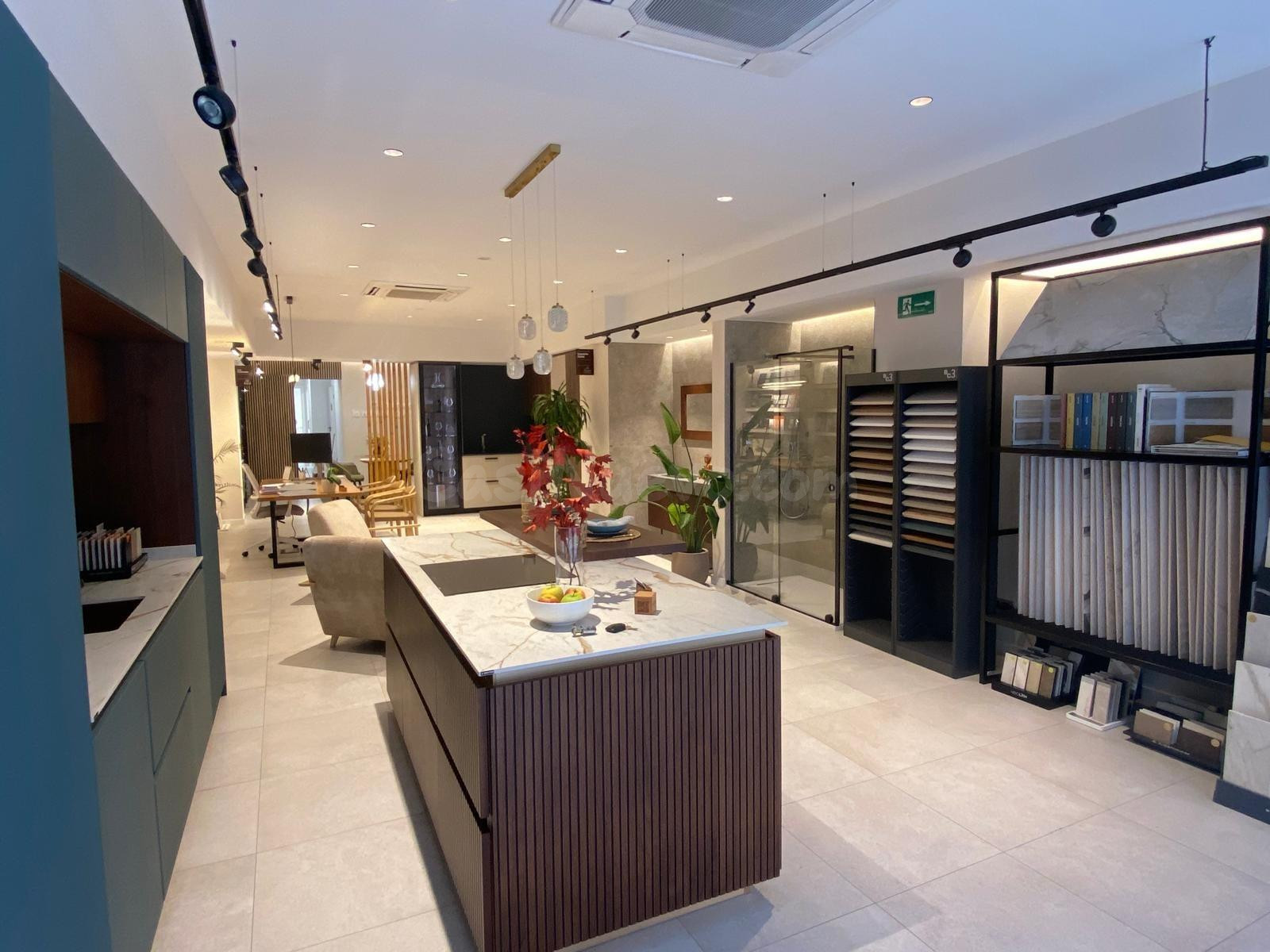 LOCAL COMERCIAL CALLE RUZAFA