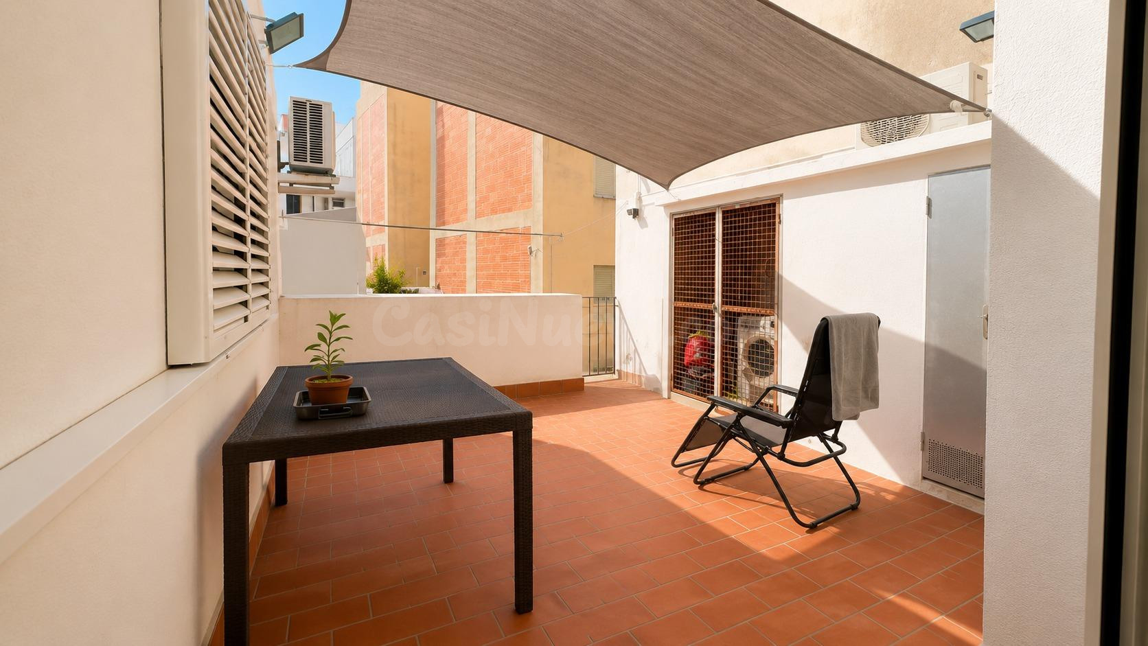 Casa con dos viviendas independientes y garaje en Llançà