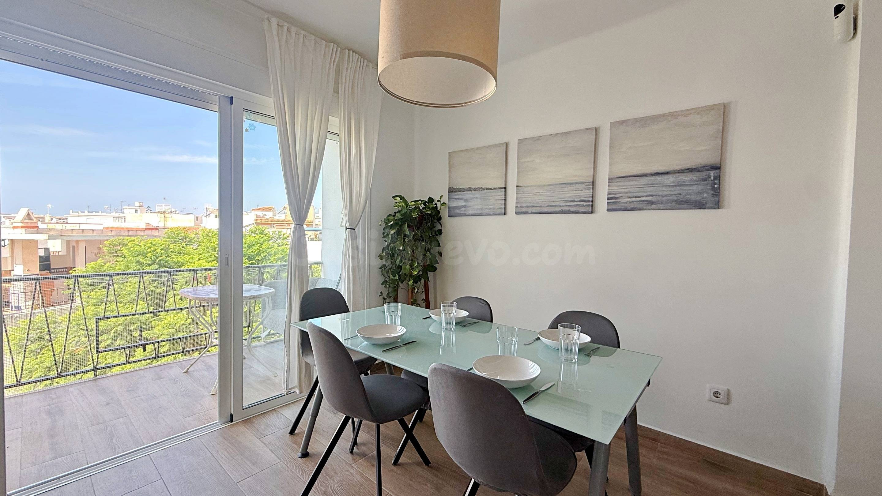APARTAMENTO CON 3 DORMITORIOS EN EL CORAZÓN DE NERJA - foto 2