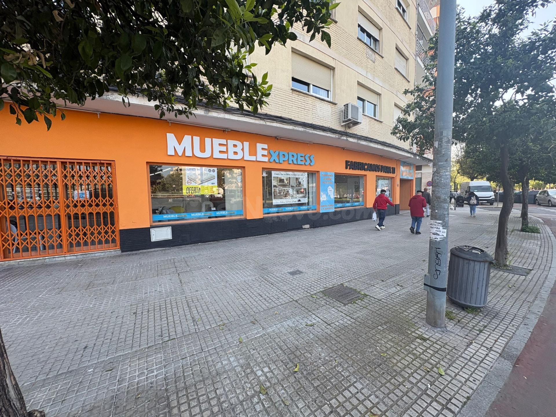 D. Local comercial en venta en Glorieta Ibn Zaydun