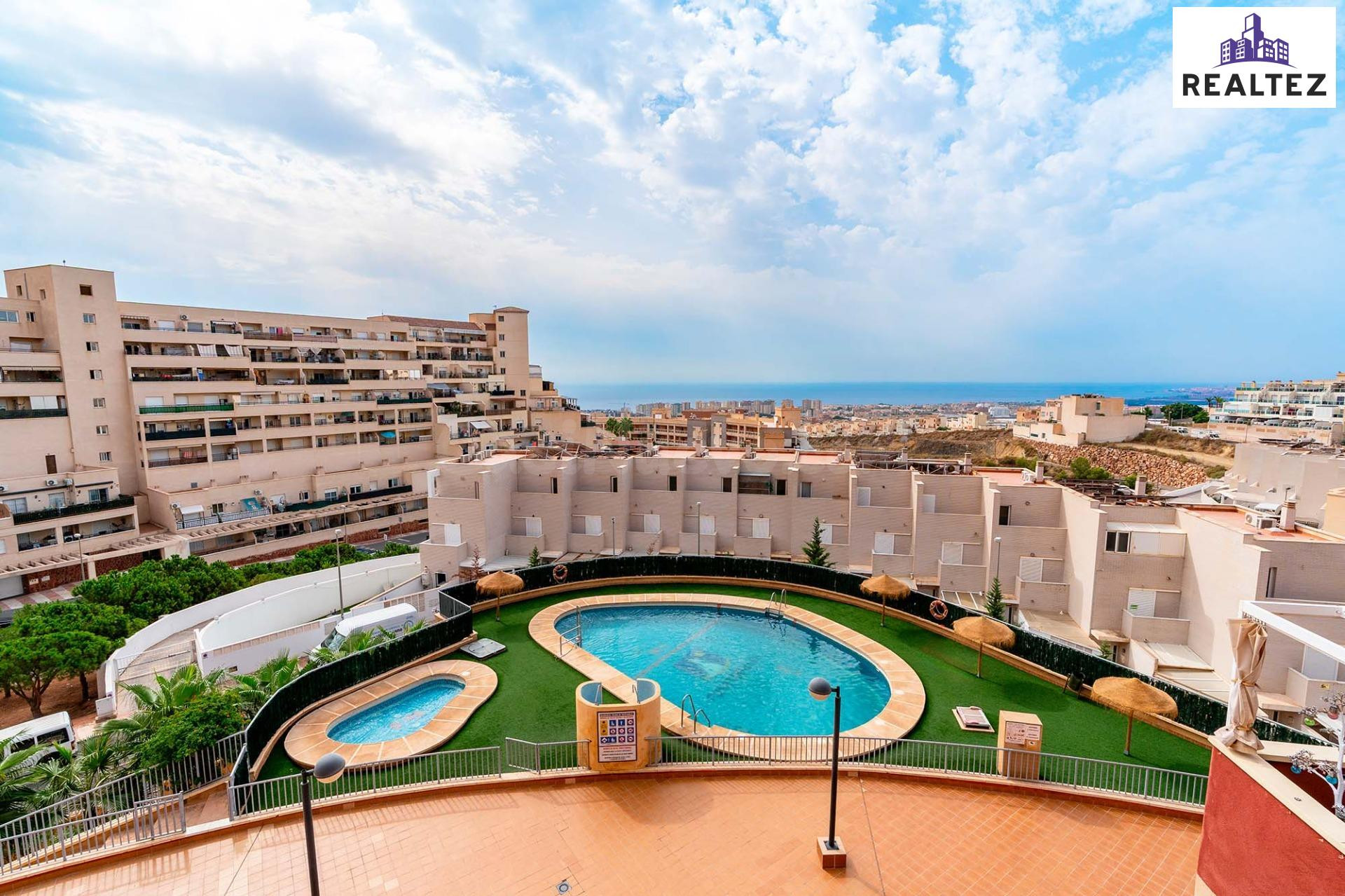 Piso en venta en Aguadulce con gran terraza y garaje incluido