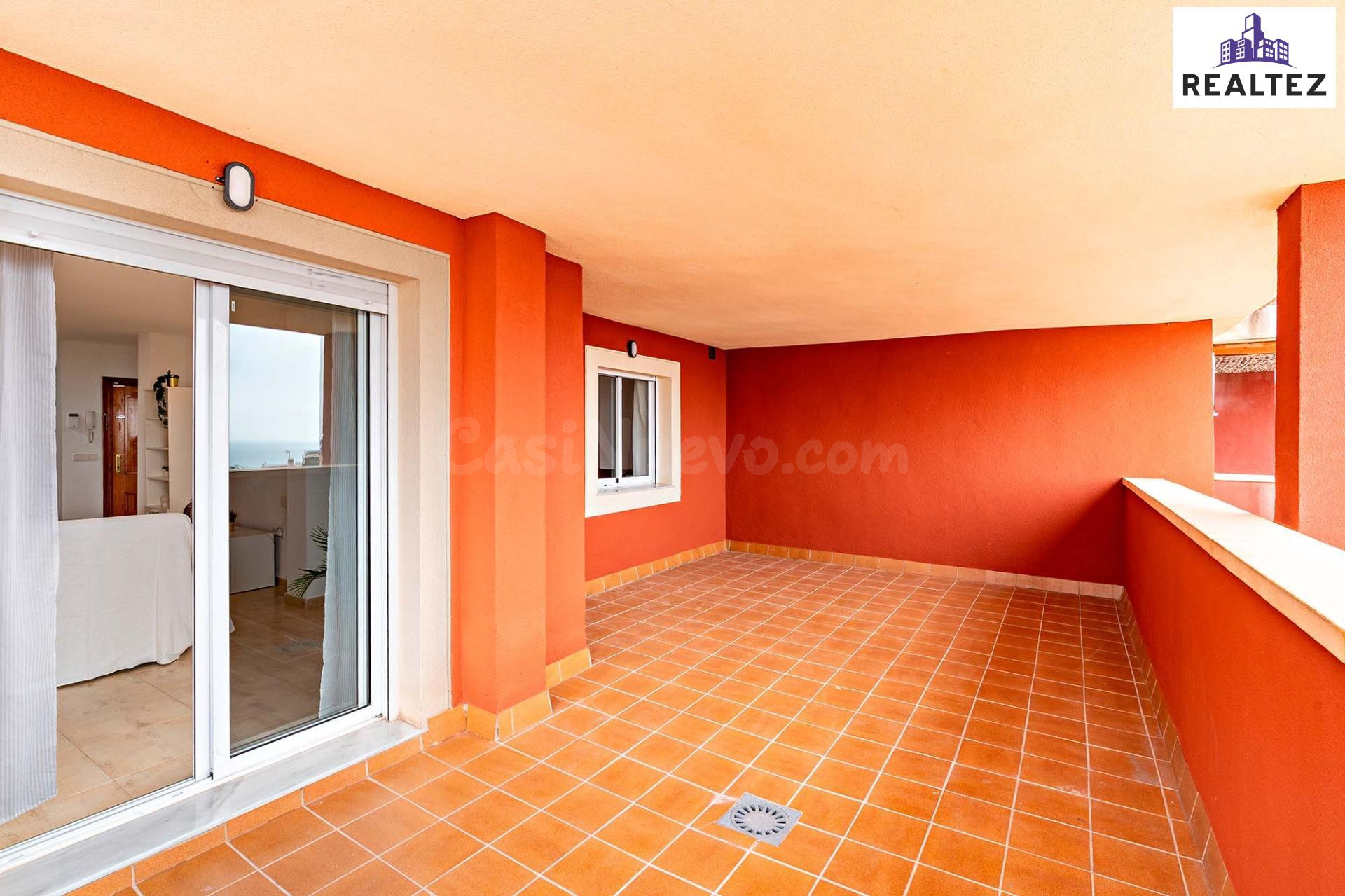 Piso en venta en Aguadulce con gran terraza y garaje incluid - foto 2