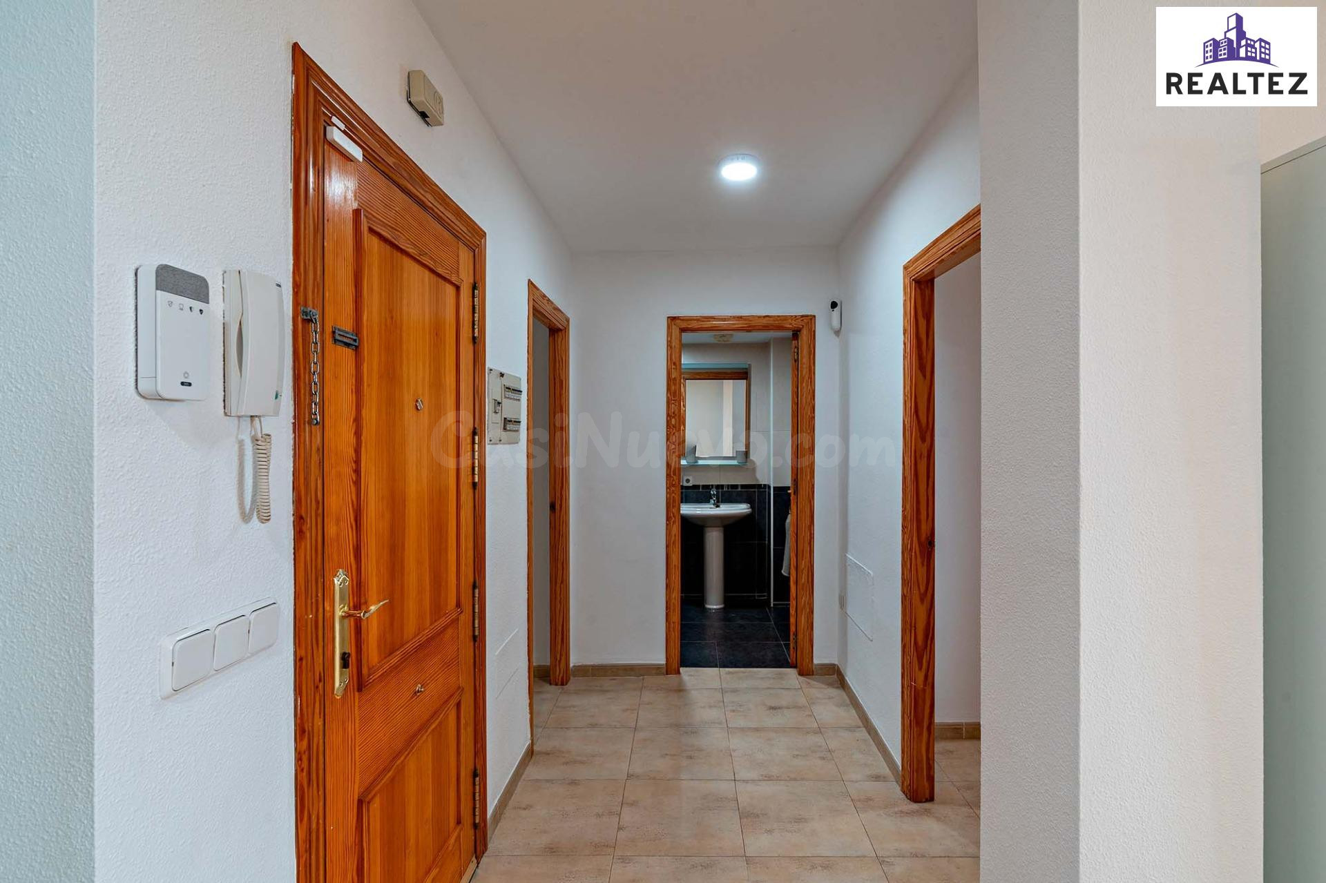 Piso en venta en Aguadulce con gran terraza y garaje incluid - foto 4