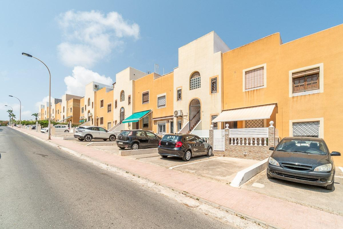 LUMINOSO ATICO DUPLEX CON SOLARIUM Y PARKING PRIVADO EN TORR - foto 2