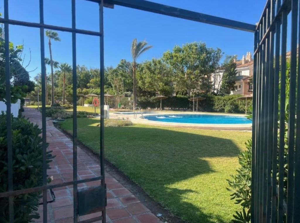 Primera línea de playa: Espectacular adosado con piscina, ja