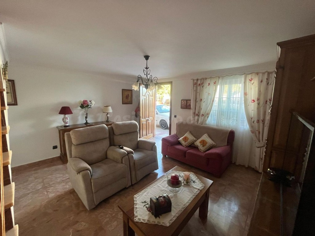 Chalet Adosado Reformado – 2ª Línea de Playa en Estepo