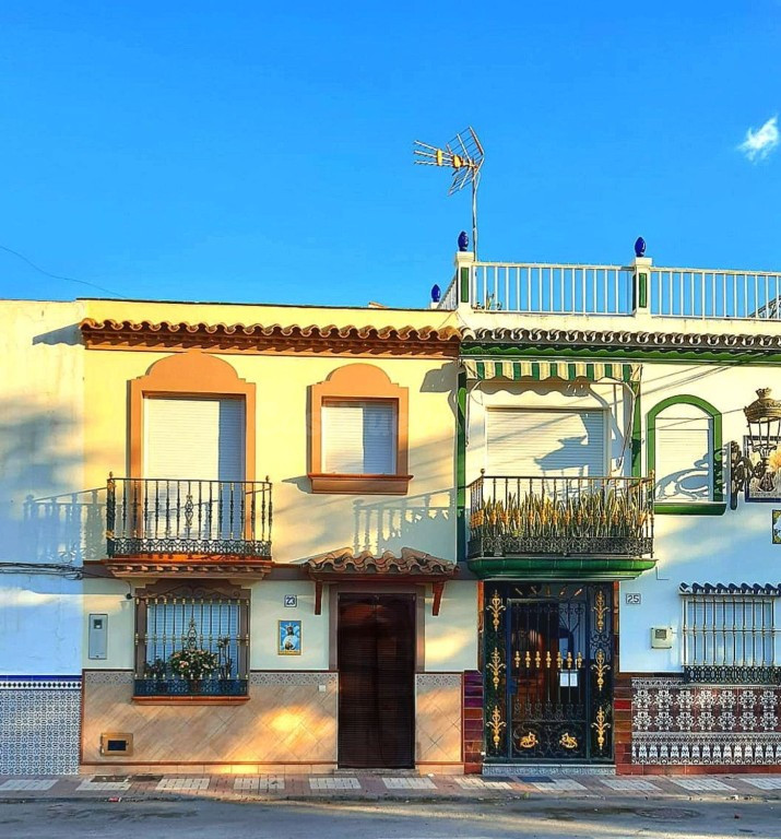 Chalet Adosado Reformado – 2ª Línea de Playa en Estepo - foto 2