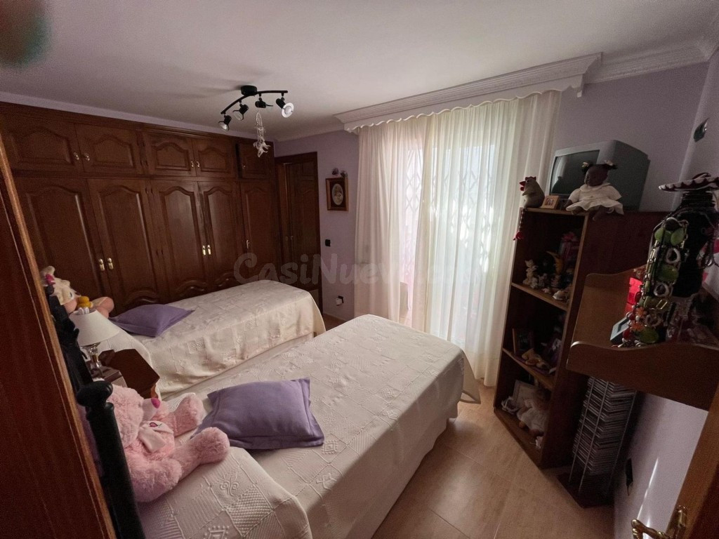 Chalet Adosado Reformado – 2ª Línea de Playa en Estepo - foto 4