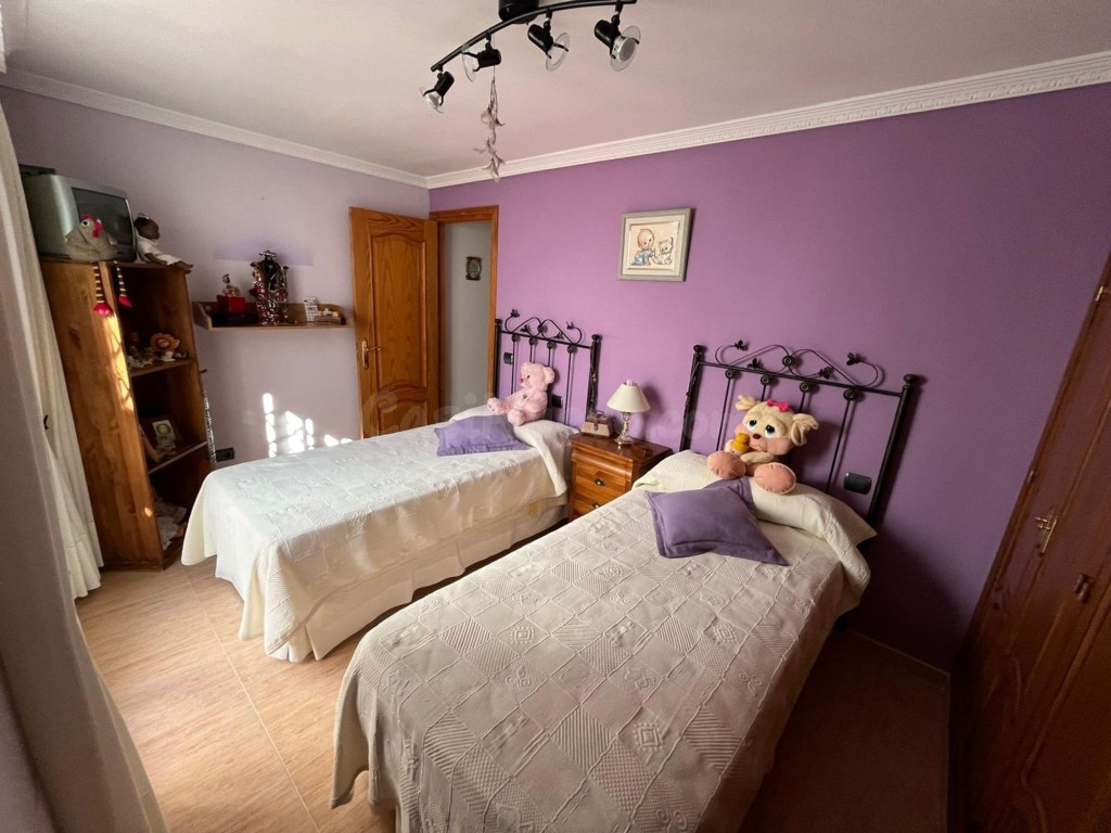 Chalet Adosado Reformado – 2ª Línea de Playa en Estepo - foto 5