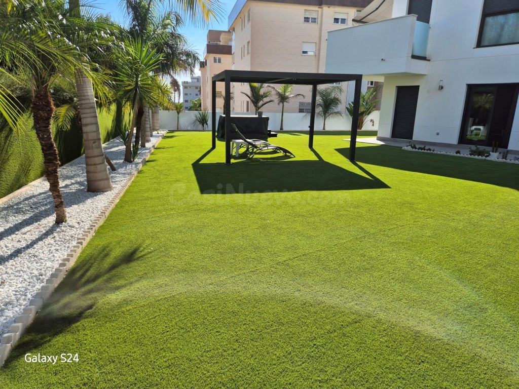 Exclusiva vivienda con 400 m² de jardín privado en Torremoli - foto 4