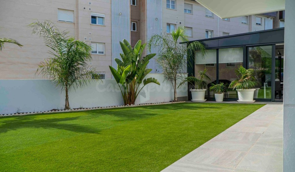Exclusiva vivienda con 400 m² de jardín privado en Torremoli - foto 5